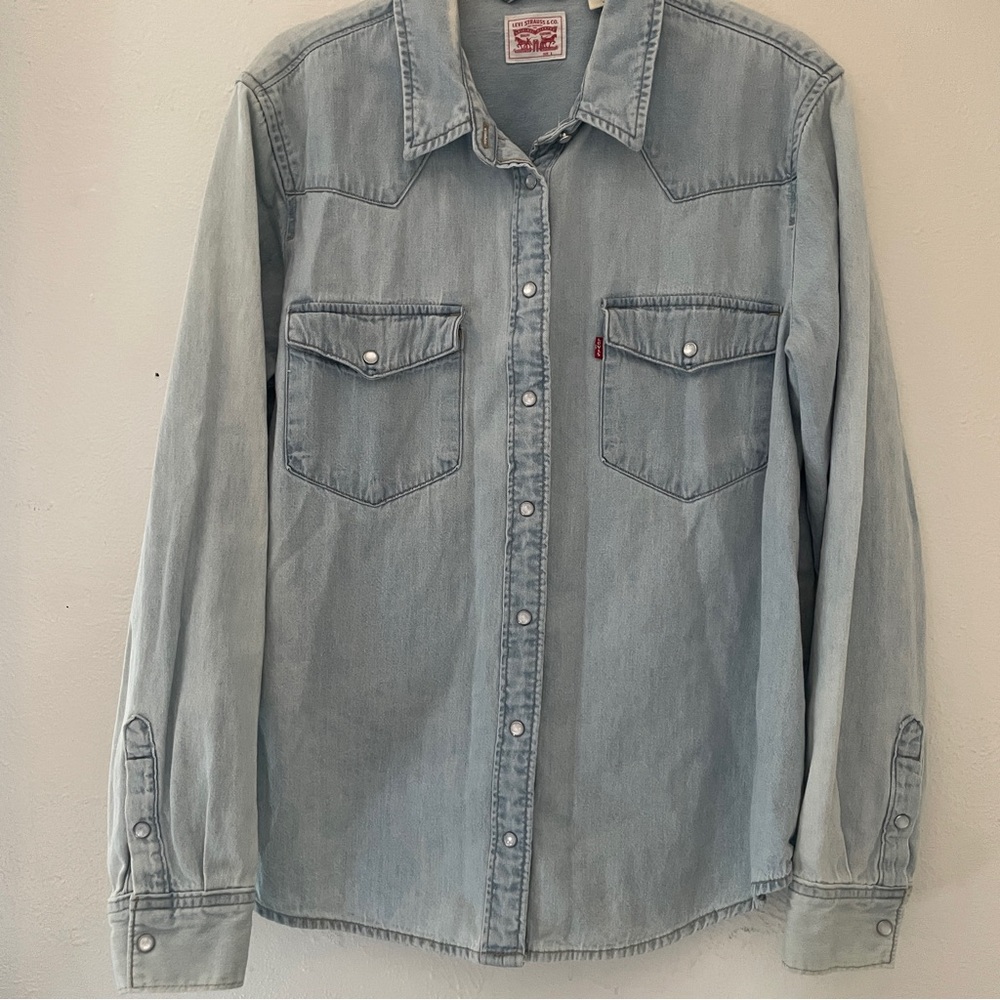 Levi’s Ultimate Western Pearl Snap Denim Shirt Womens L Light Wash Cotton